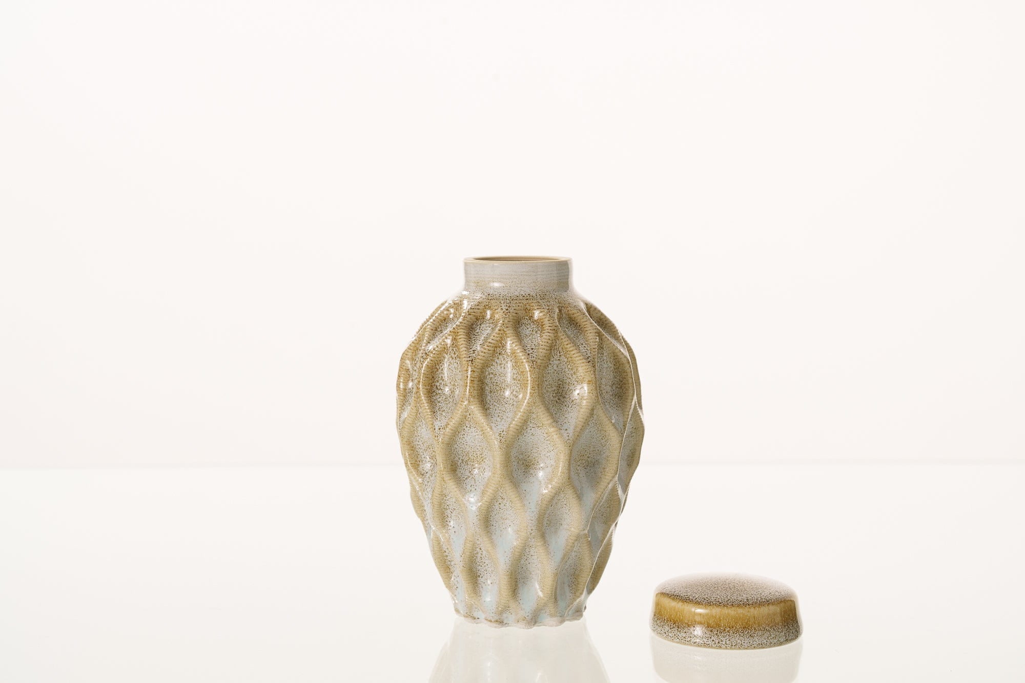 Cremation Urn "Echo" - 3D Printed Ceramic Urn | Light Sand Melange | Keepsake - Pulvis Art Urns