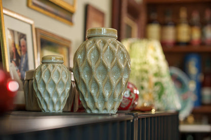 Cremation Urn "Echo" - 3D Printed Ceramic Urn | Light Sand Melange | Keepsake - Pulvis Art Urns