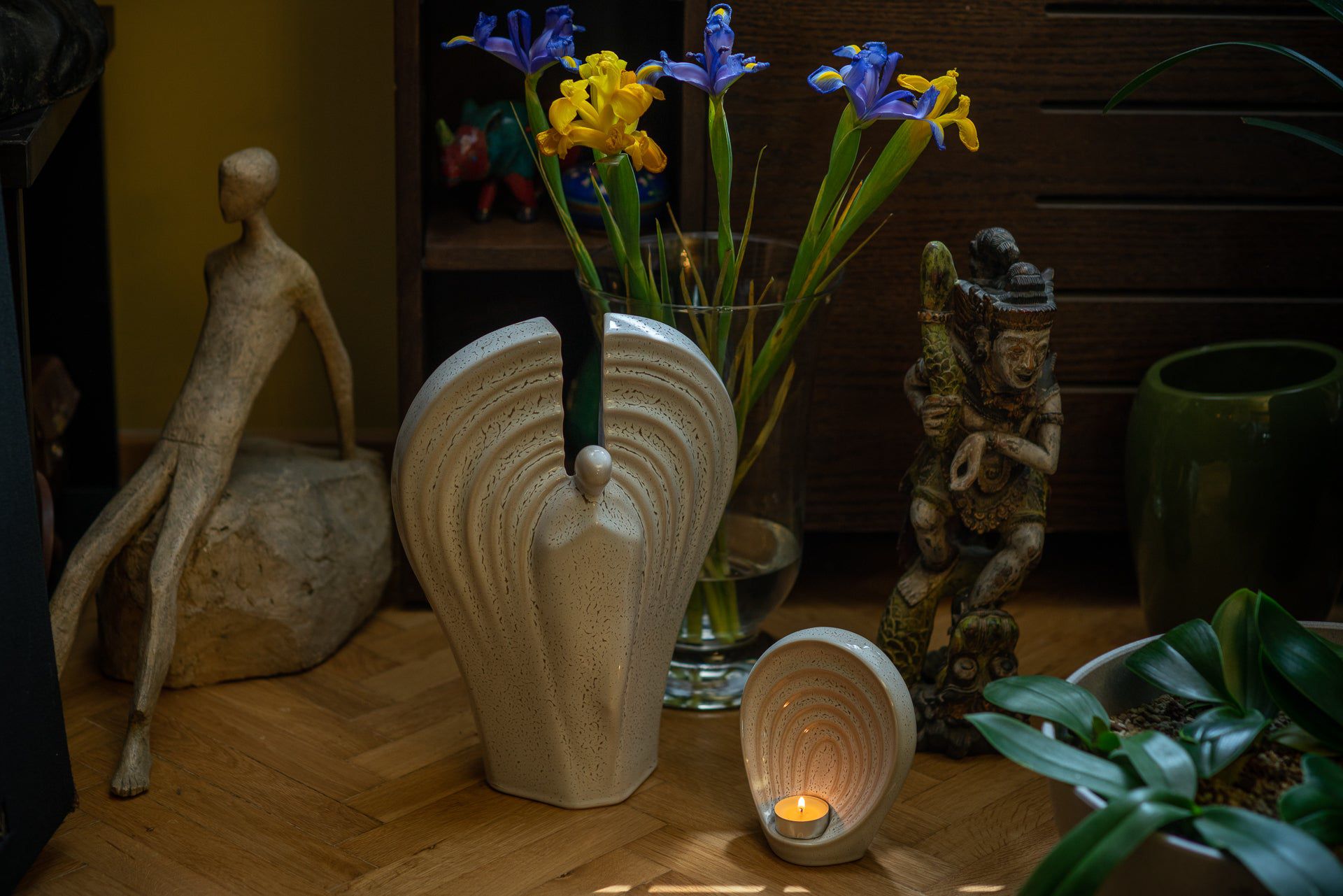 Handmade Cremation Keepsake Urn "Guardian" - Small Urn | Off-white | Ceramic - Pulvis Art Urns