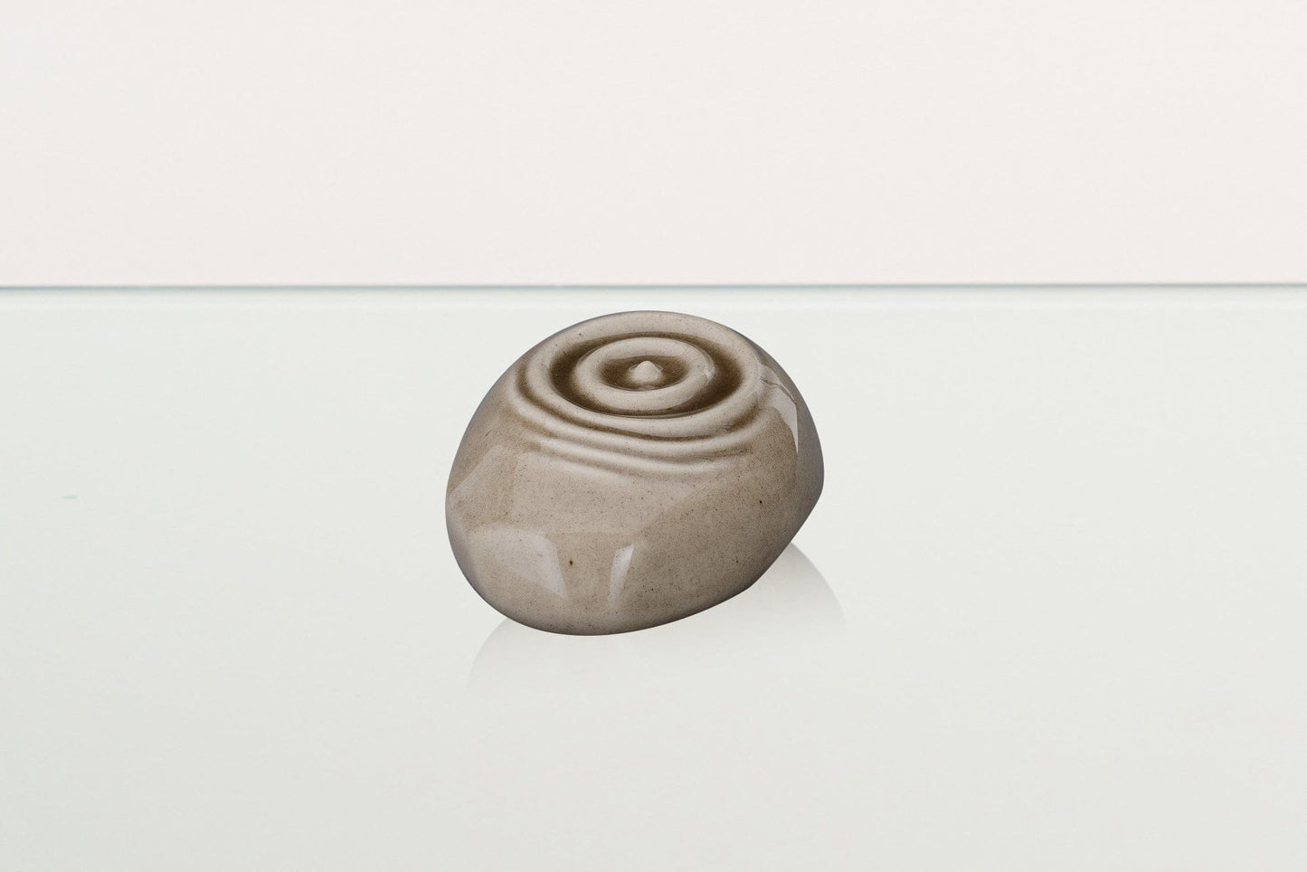 
                  
                    Pulvis Art Urns Keepsake Urn Handmade Cremation Keepsake Urn "Resonance" - Small Urn | Beige Grey | Ceramic
                  
                