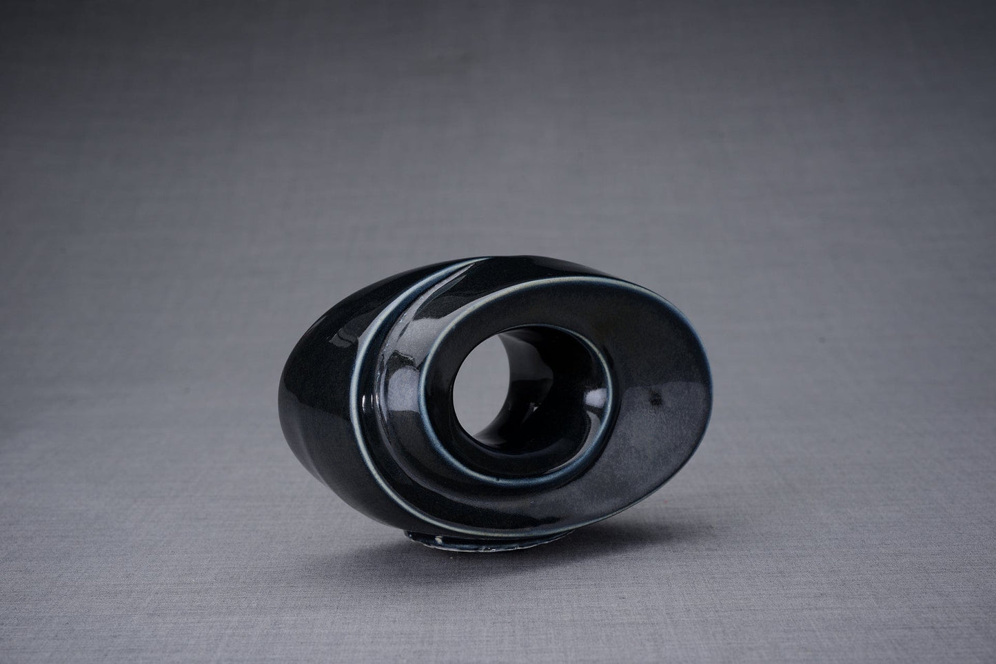 
                  
                    Pulvis Art Urns Keepsake Urn Handmade Cremation Keepsake Urn "The Passage" - Small | Black Gloss Melange | Ceramic
                  
                