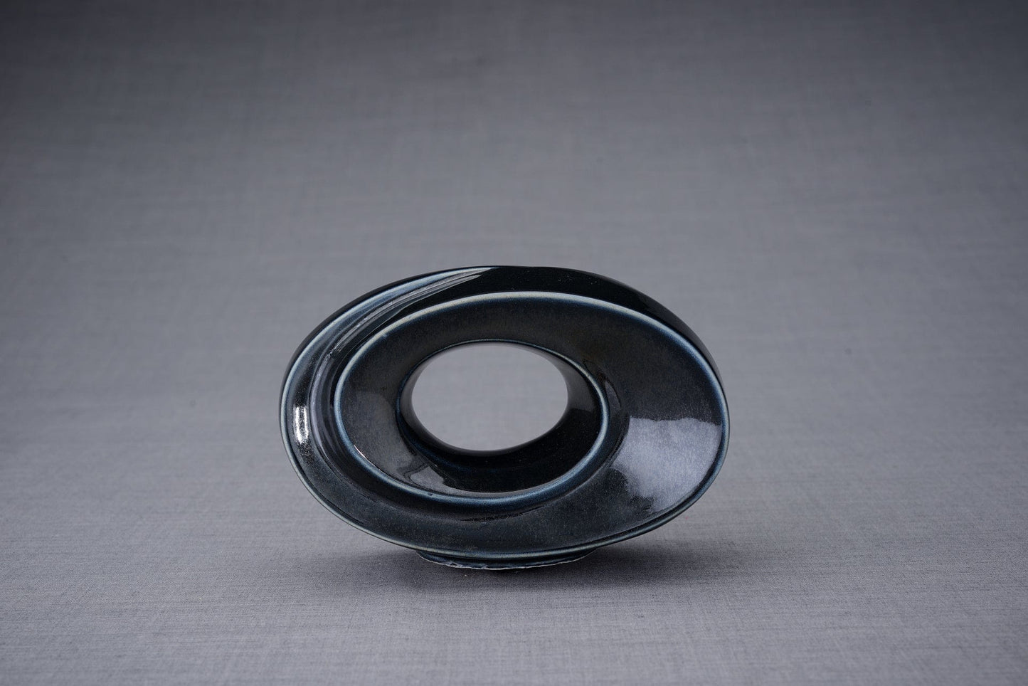 
                  
                    Pulvis Art Urns Keepsake Urn Handmade Cremation Keepsake Urn "The Passage" - Small | Black Gloss Melange | Ceramic
                  
                