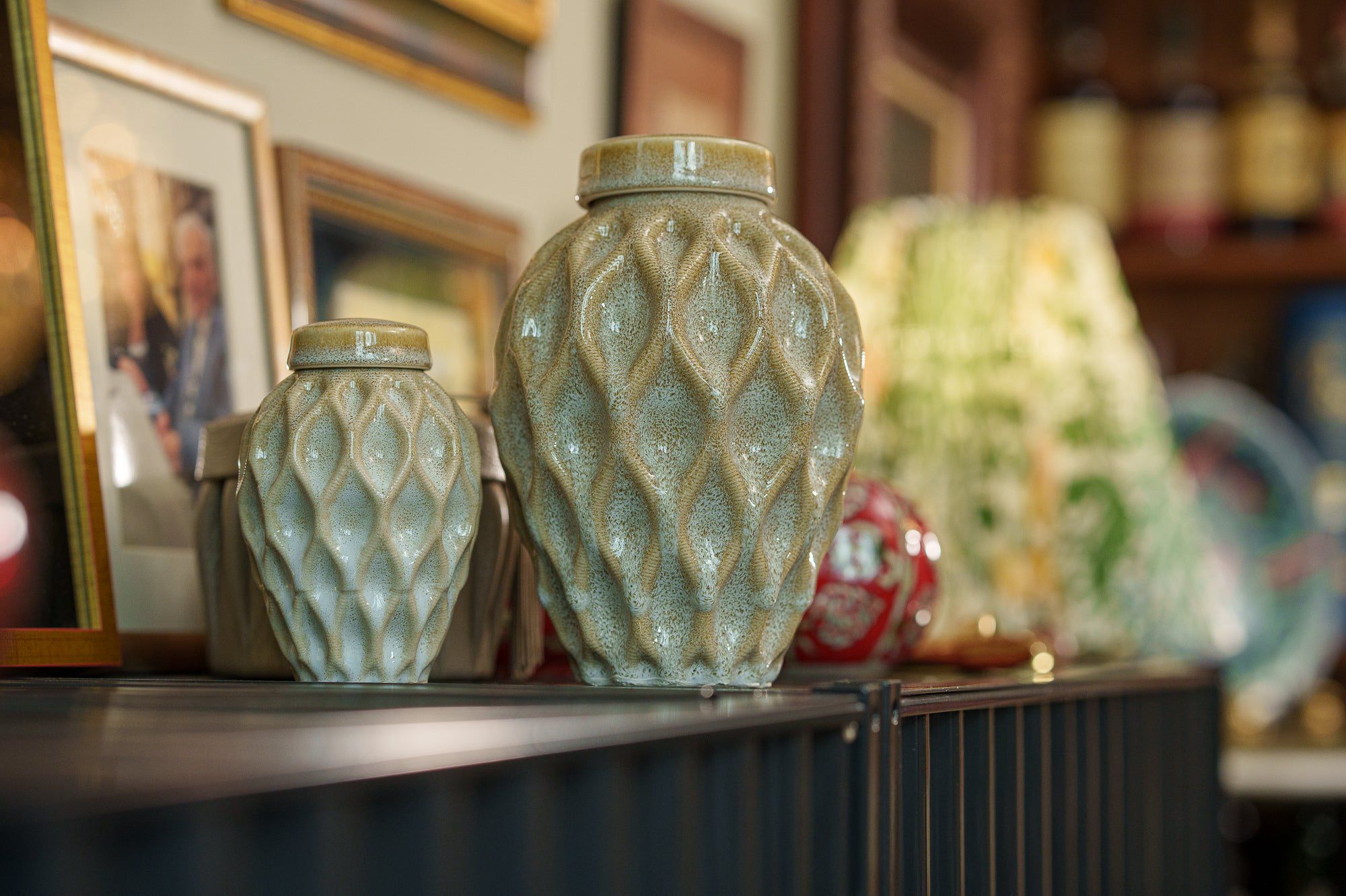 Cremation Urn "Echo" - 3D Printed Ceramic Urn | Light Sand Melange | Medium - Pulvis Art Urns