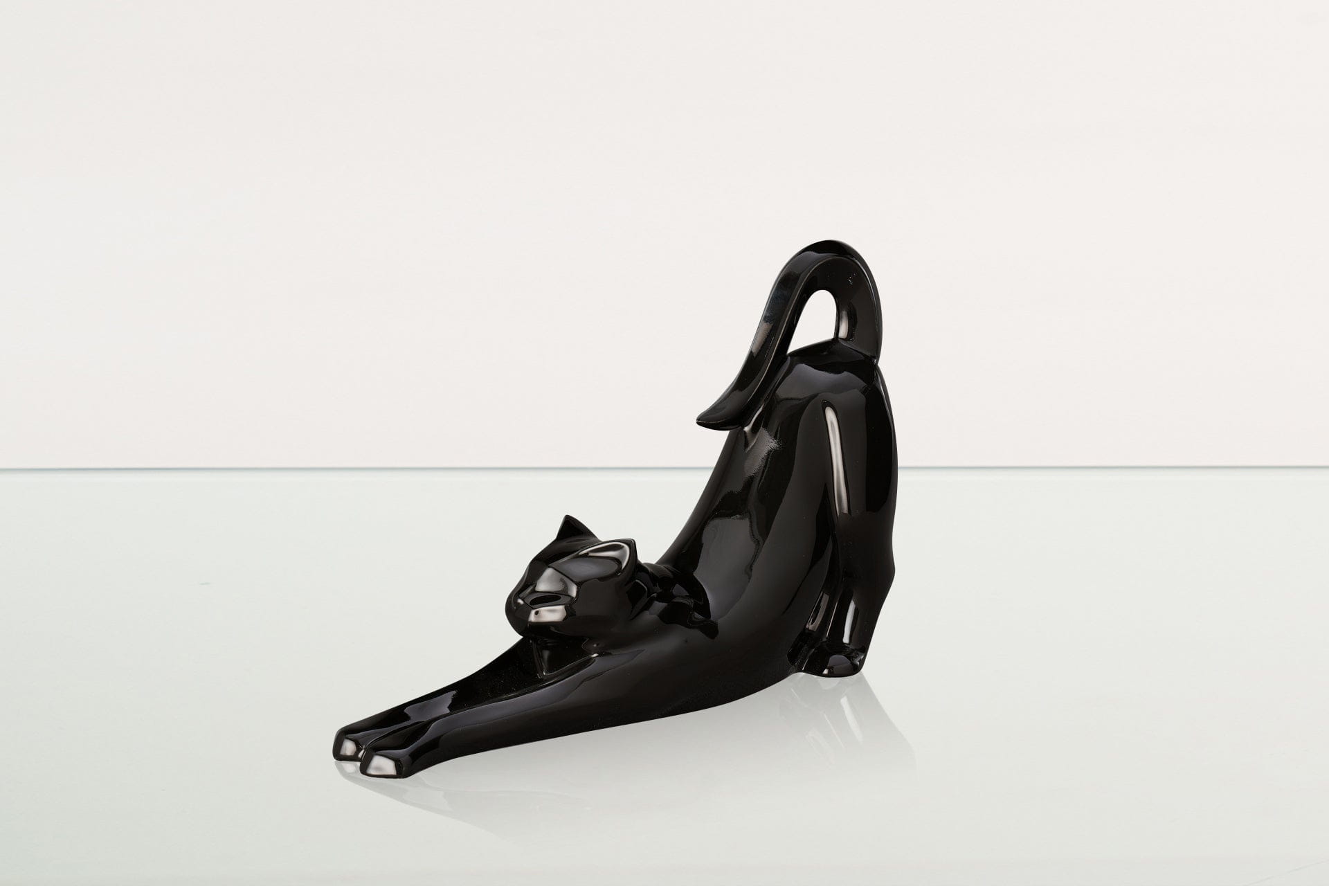 Cat Cremation Urn For Ashes "Grace" - Lamp Black | Ceramic Pet Urn - Pulvis Art Urns