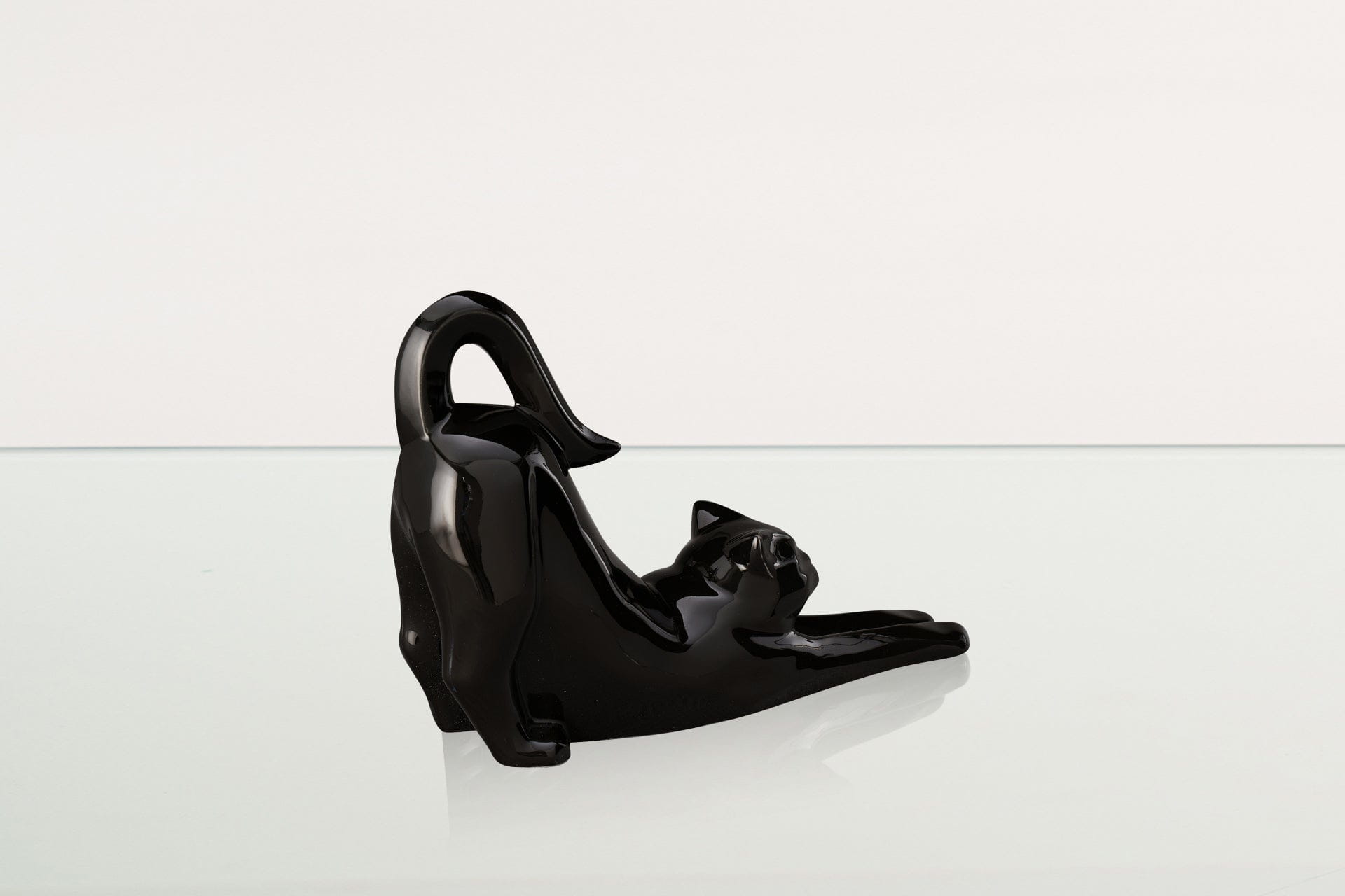 Cat Cremation Urn For Ashes "Grace" - Lamp Black | Ceramic Pet Urn - Pulvis Art Urns