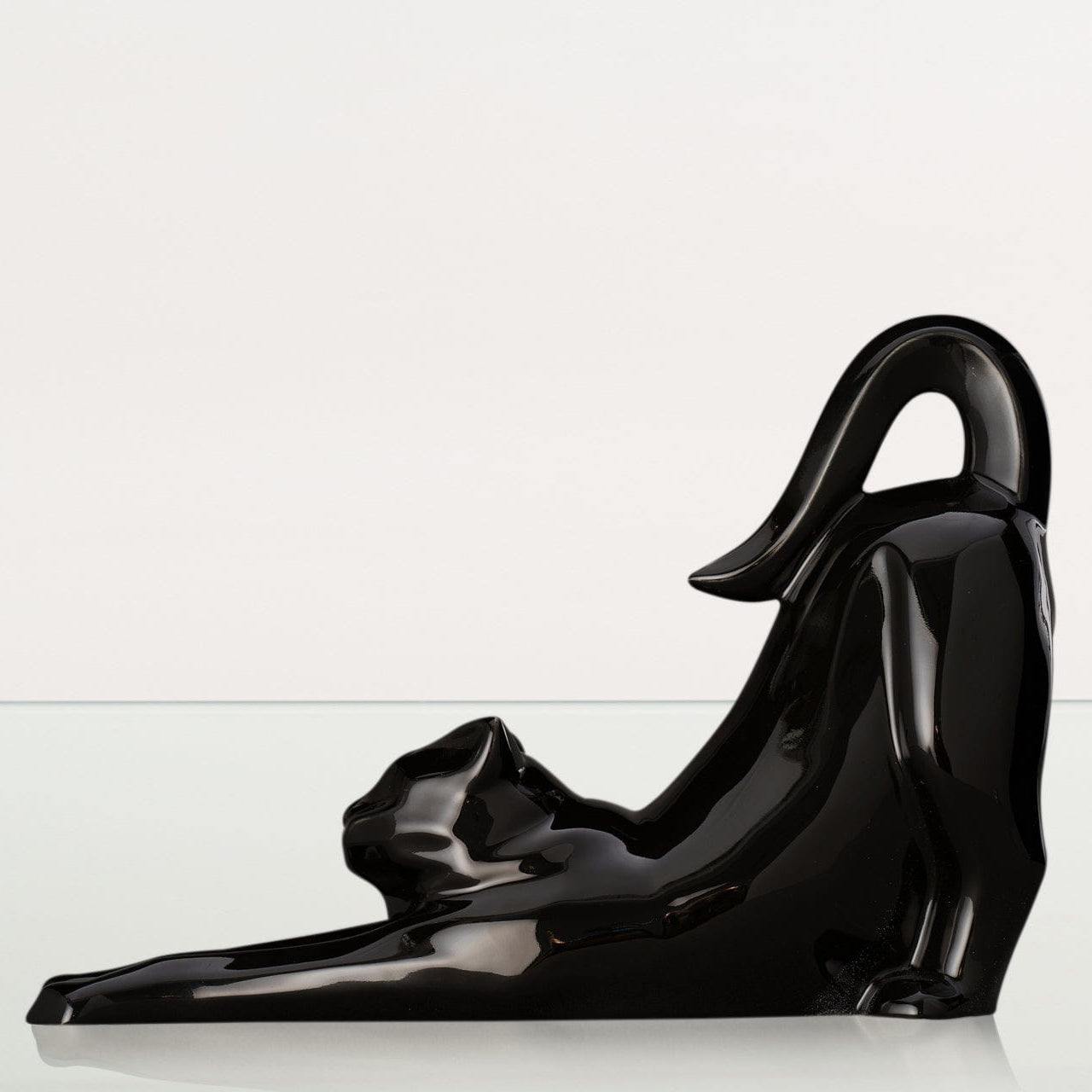 Cat Cremation Urn For Ashes "Grace" - Lamp Black | Ceramic Pet Urn - Pulvis Art Urns