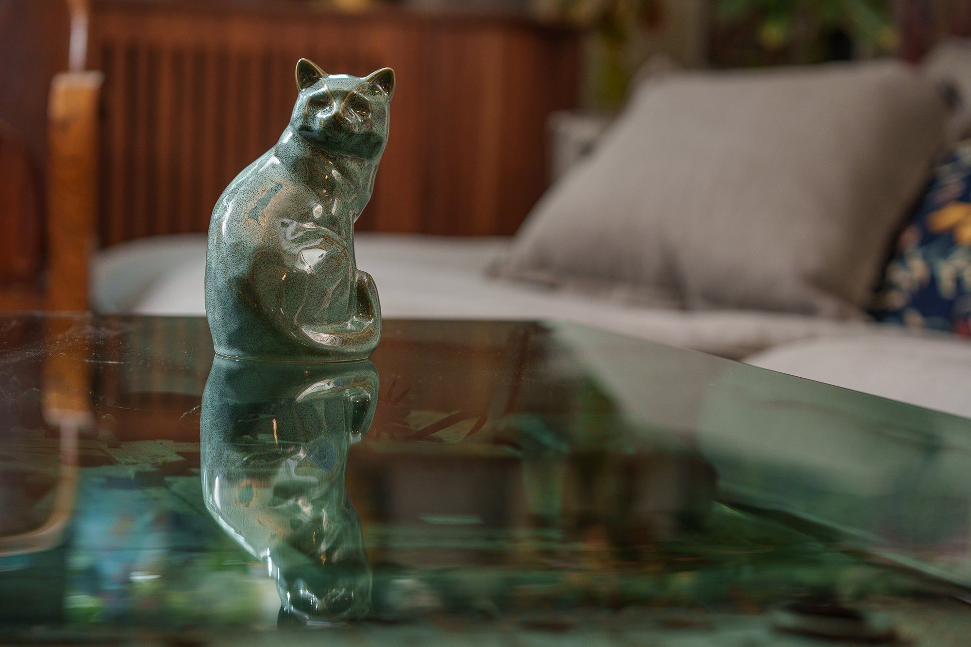 Felix Cat Urn for Ashes - Oily Green Melange | Ceramic | Handmade Pet Urn - Pulvis Art Urns