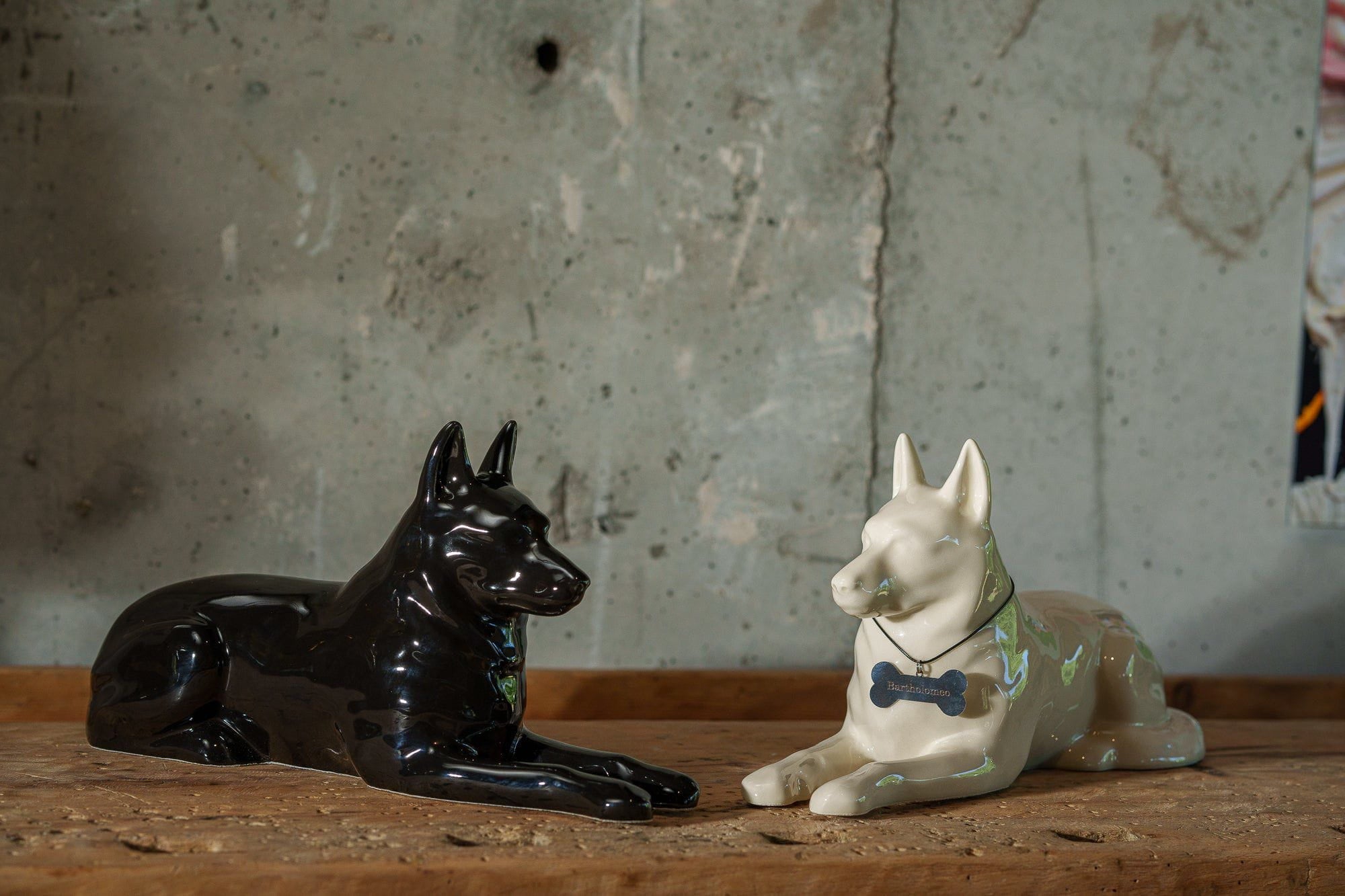 Load video: German Shepherd Cremation Urn by Pulvis Art Urns