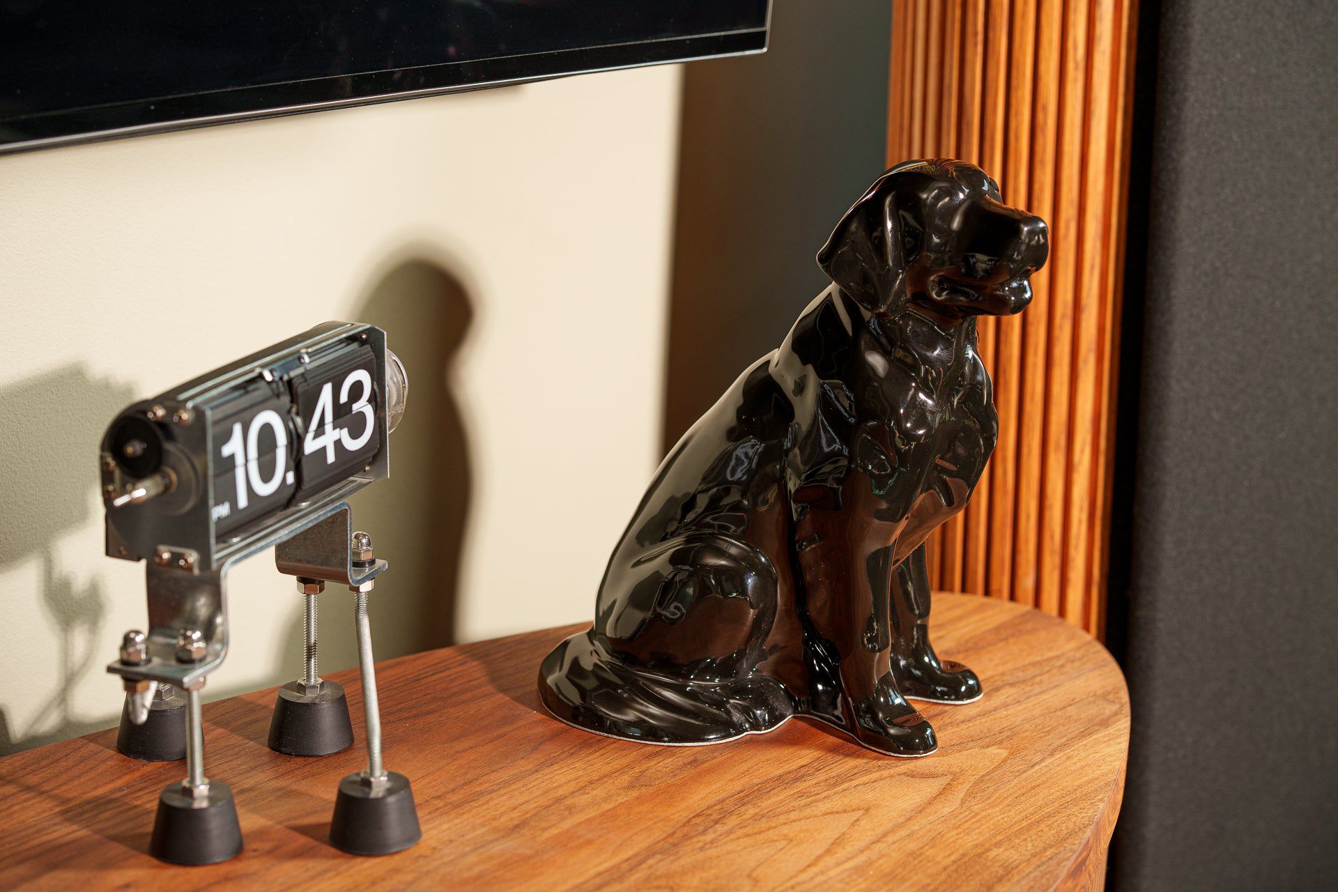 Golden Retriever Pet Urn - Lamp Black | Ceramic Dog Urn - Pulvis Art Urns