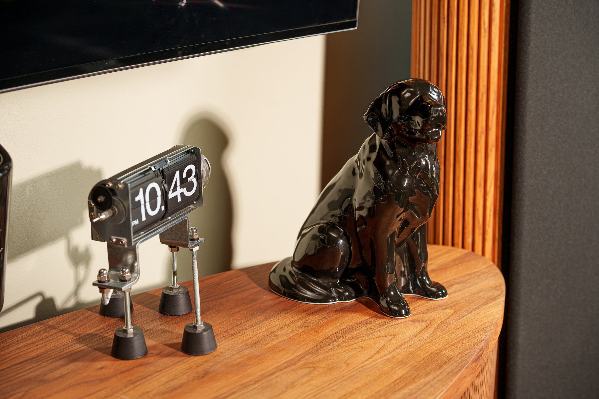 Golden Retriever Pet Urn - Lamp Black | Ceramic Dog Urn - Pulvis Art Urns