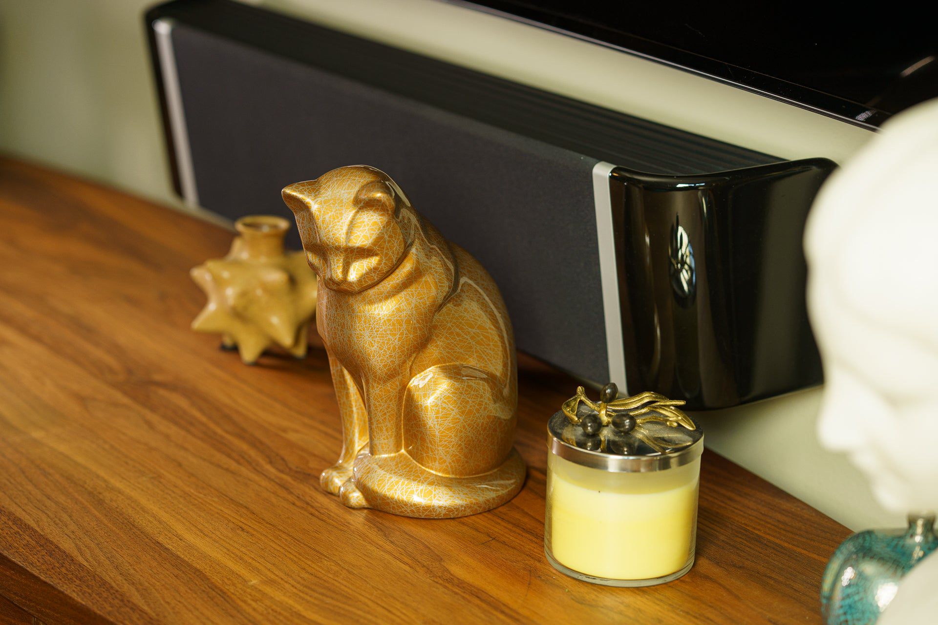 HydroGraphics Pet Urn "Neko - Gold" - Ceramic | Hydro Dipping - Pulvis Art Urns