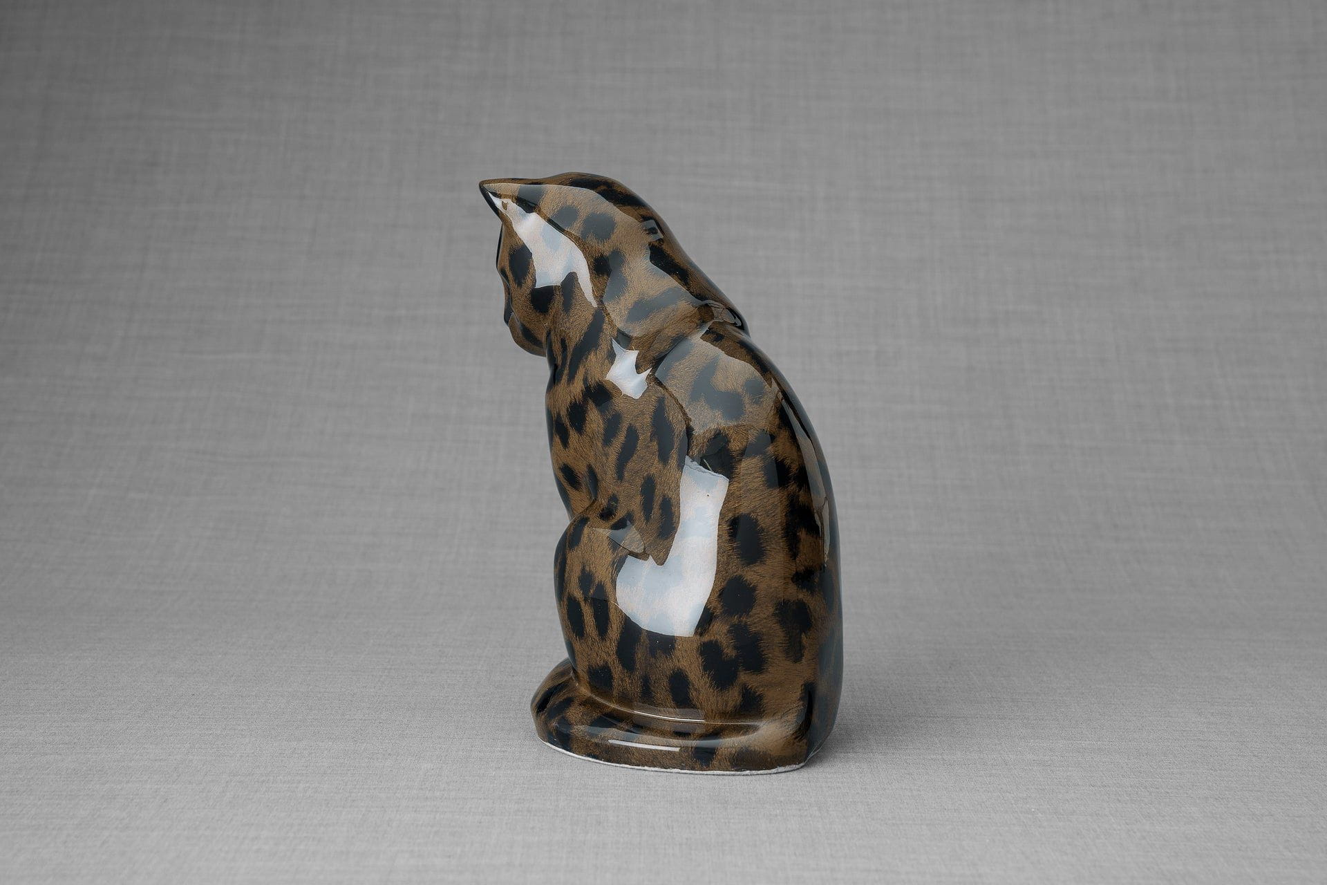 HydroGraphics Pet Urn "Neko" | Spotted Dark | Ceramic | Hydro Dipping - Pulvis Art Urns