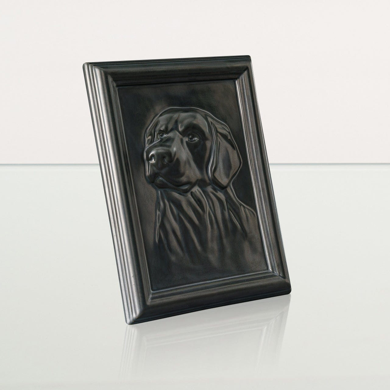 Labrador Pet Urn for Ashes - Dark Matte | Ceramic | Handmade Pet Urn - Pulvis Art Urns