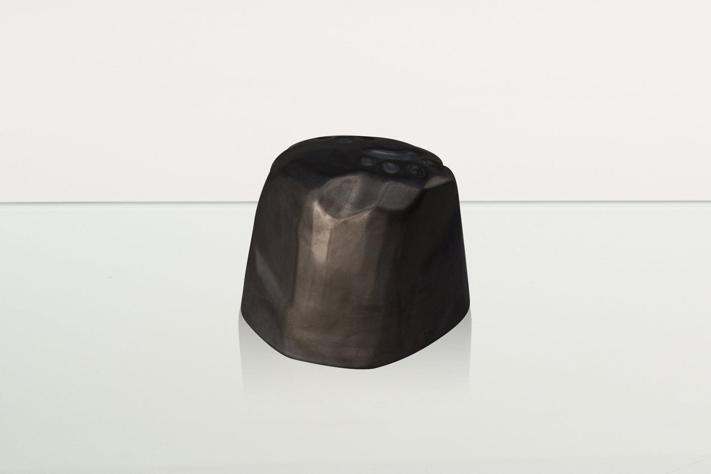 
                  
                    Pulvis Art Urns Pet Urn Paw Print Urn For Pet Ashes - Dark Matte | Ceramic Pet Urn
                  
                