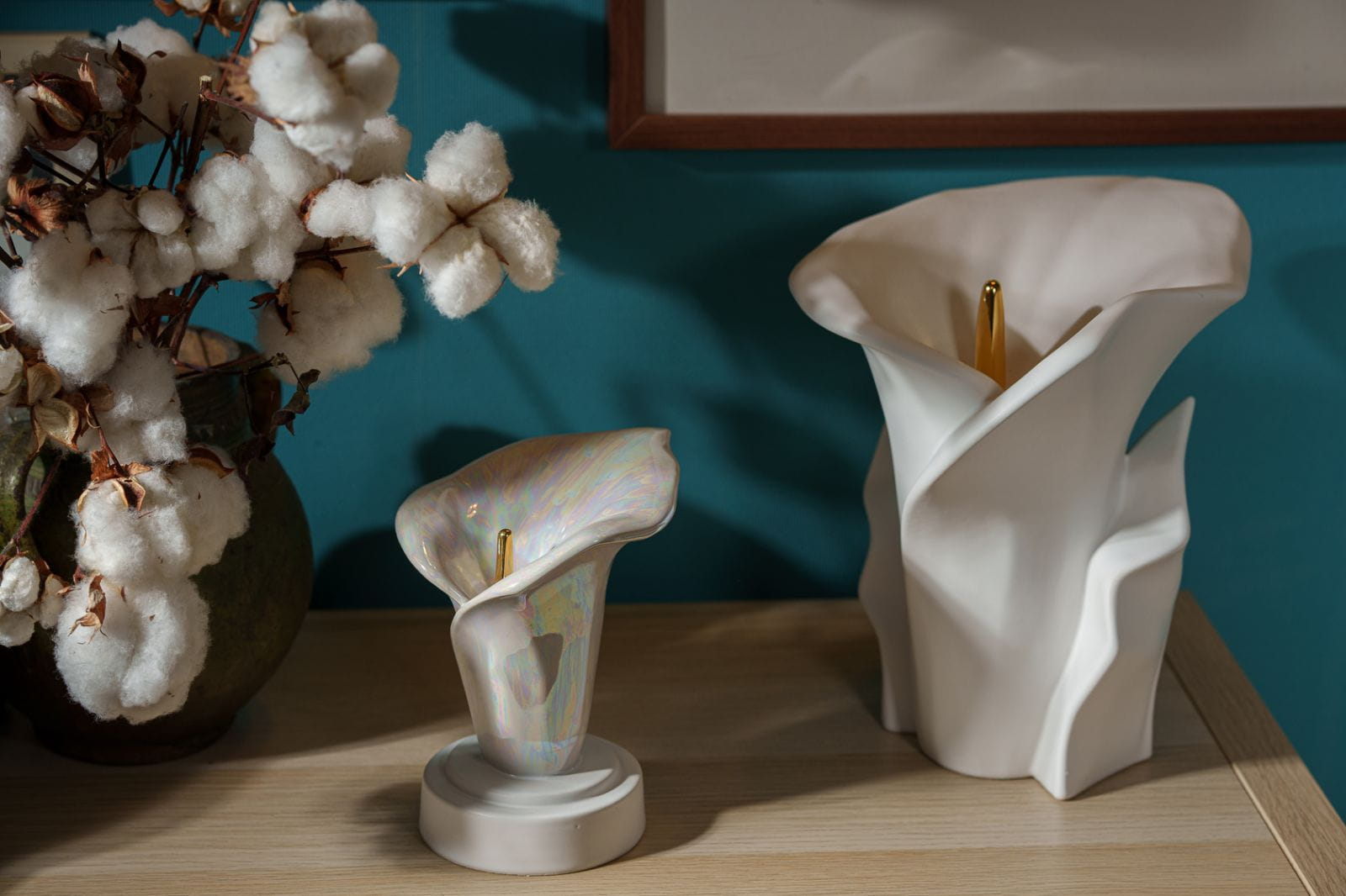 Load video: Calla Lily Keepsake by Pulvis Art Urns