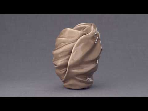 
                  
                    Charger et lire la vidéo dans la visionneuse de la Galerie, &amp;quot;Light&amp;quot; - large  - Handmade Ceramic Urn For Human Ashes
                  
                