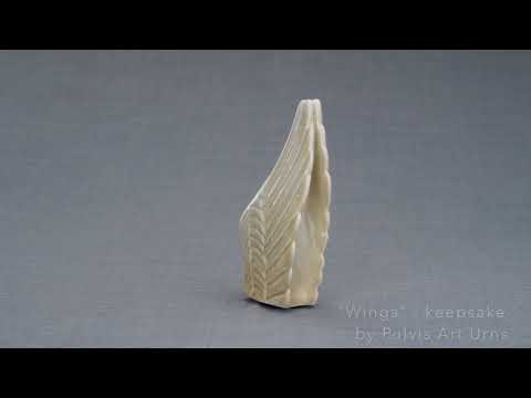 
                  
                    Cargar y reproducir el video en el visor de la galería, Wings Handmade Cremation Keepsake Urn for Ashes,
                  
                