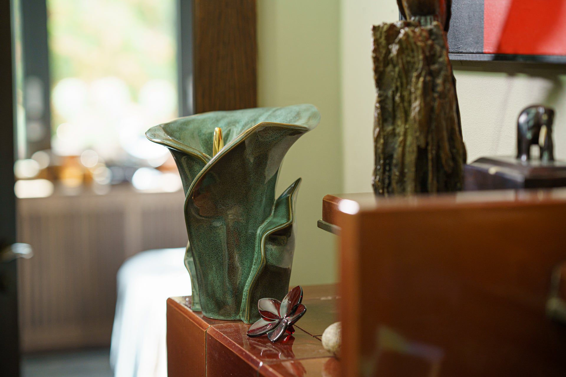 Calla Flower Memorial Urn for Ashes - Medium Urn | Oily Green Melange - Pulvis Art Urns