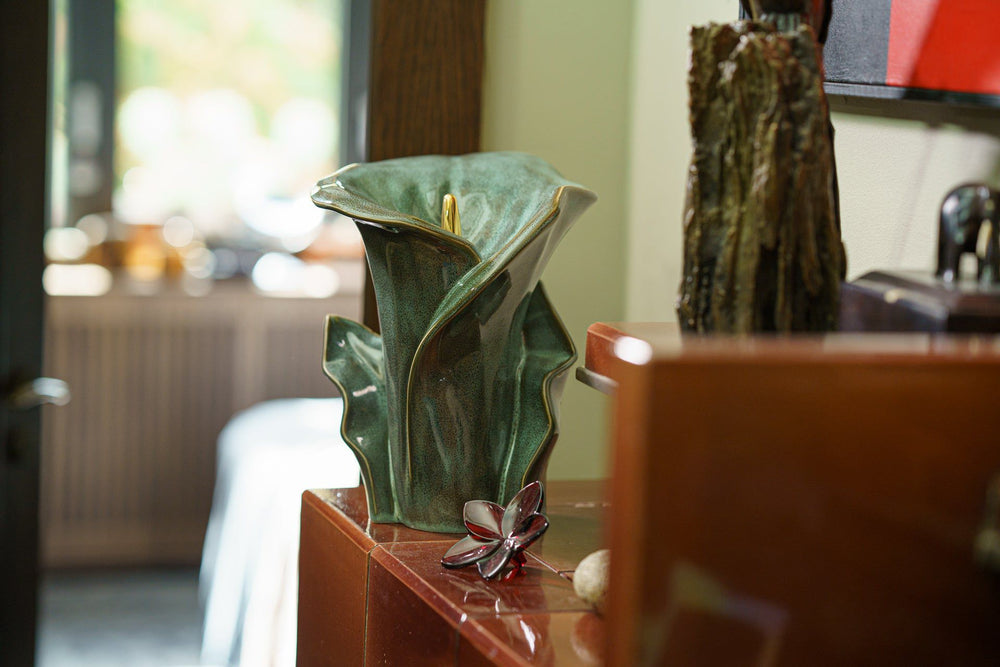 Pulvis Art Urns Adult Size Urn Calla Flower Memorial Urn for Ashes - Medium | Oily Green Melange