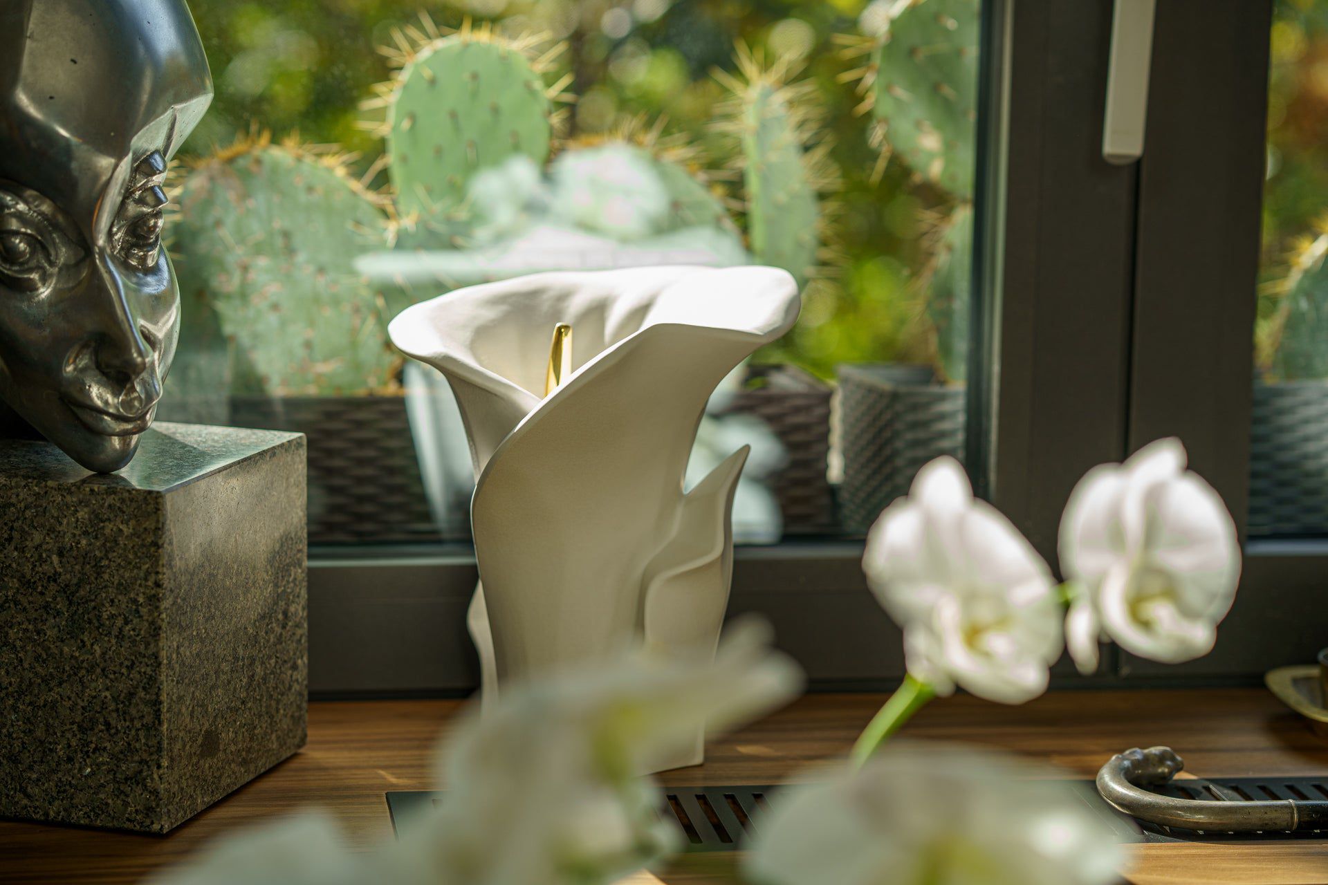 Calla Flower Memorial Urn for Ashes - Medium Urn | White Matte - Pulvis Art Urns