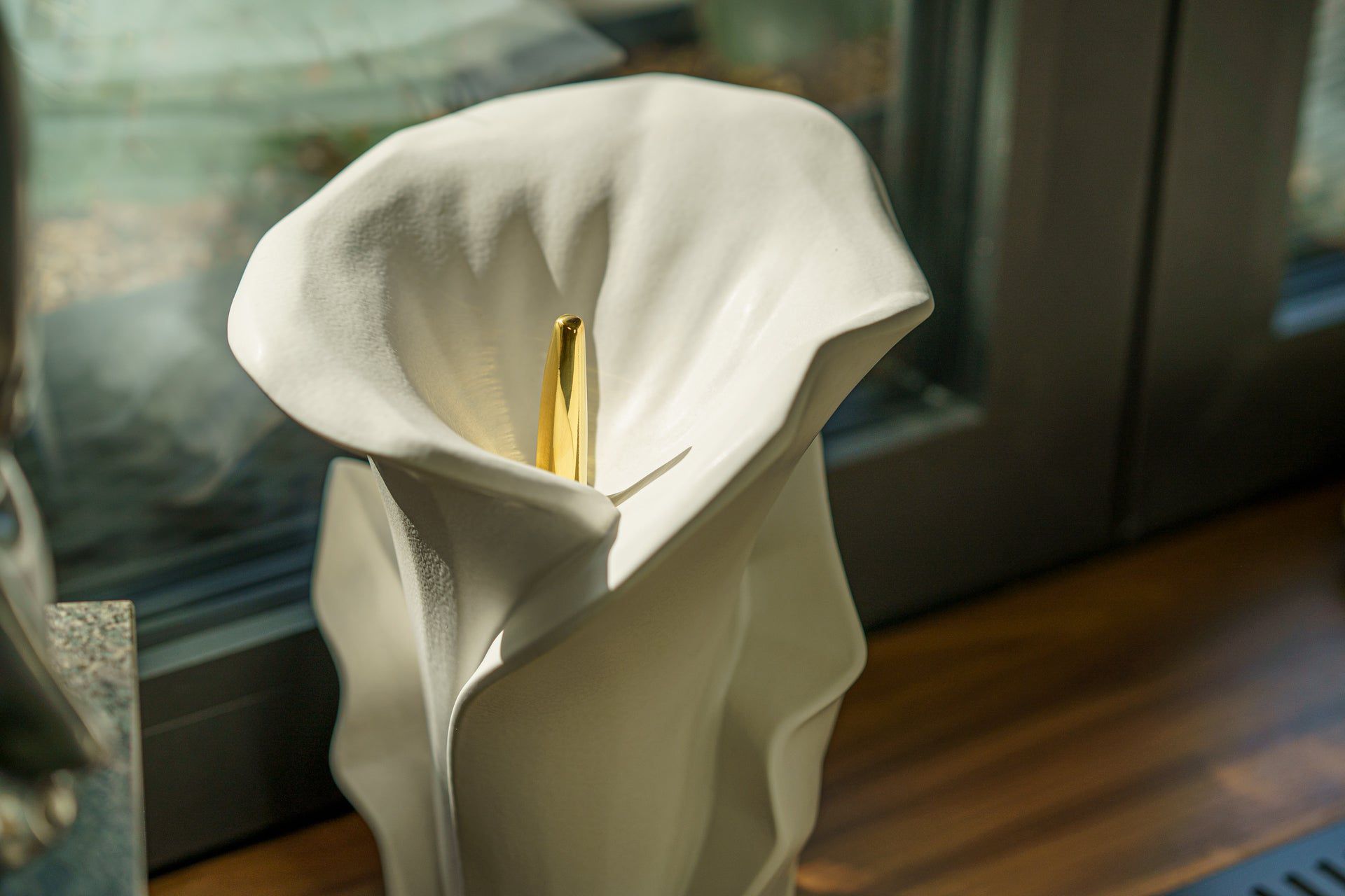 Calla Flower Memorial Urn for Ashes - Medium Urn | White Matte - Pulvis Art Urns