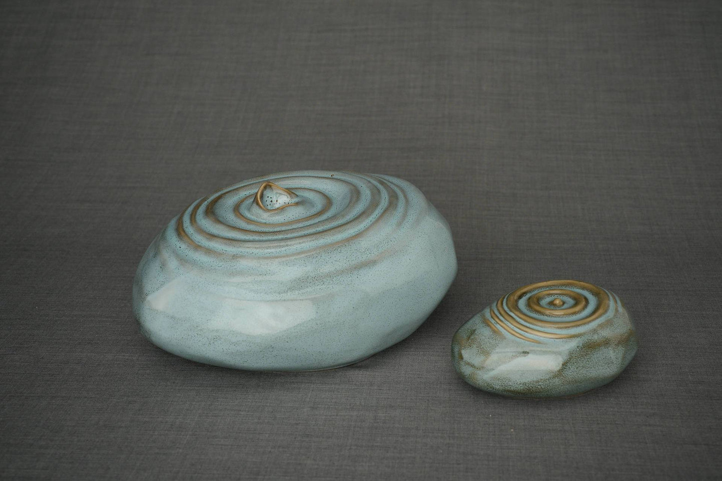 
                  
                    Set Of Ceramic Art Urns for Ashes - Resonance ( Large urn + Keepsake)-Pulvis Art Urns
                  
                