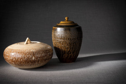 Pottery Wheel Urn for Ashes "Aeon" - Large | Manganese Brown | Ceramic - Pulvis Art Urns