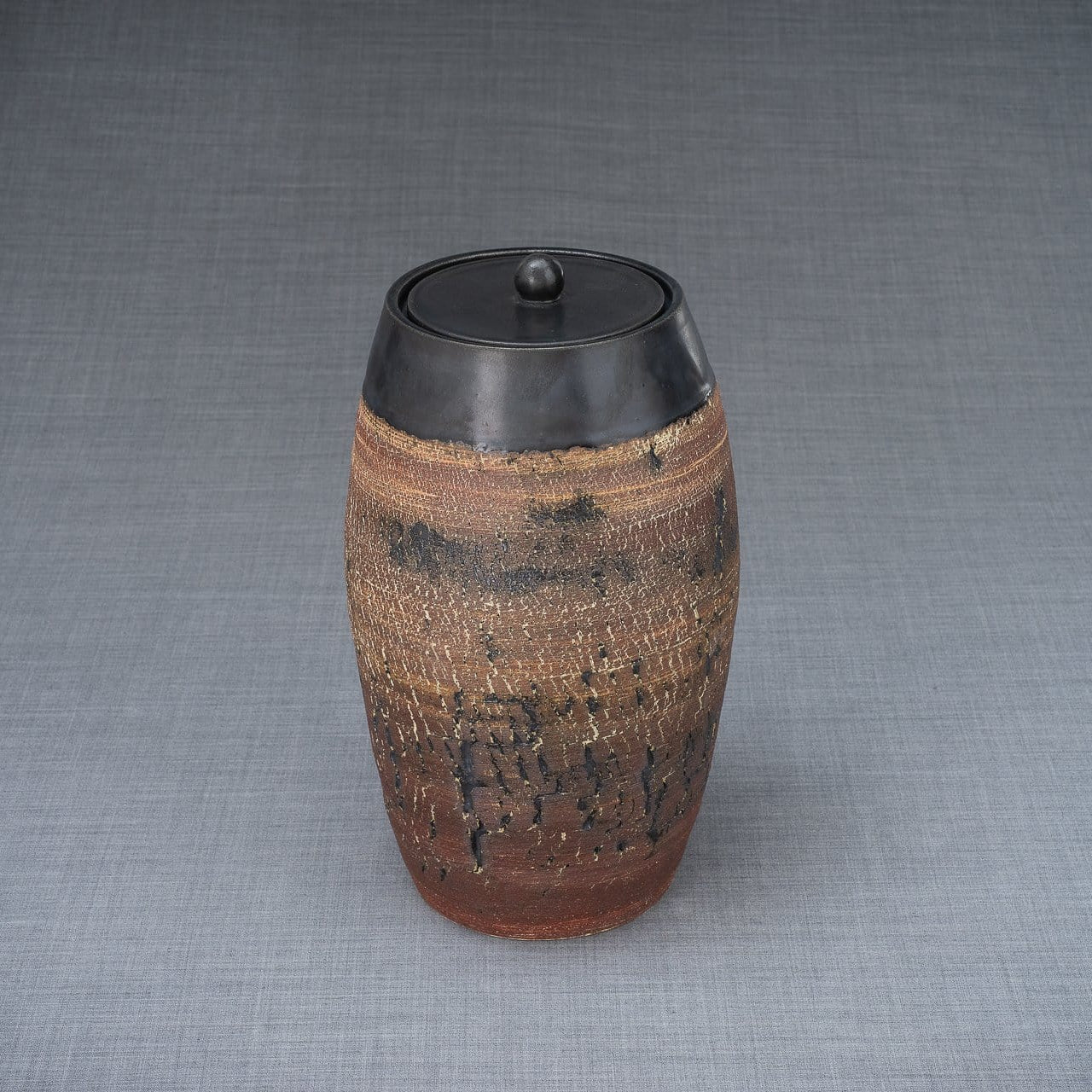 Pottery Wheel Urn for Ashes "Superious" - Large | Black matte | Ceramic - Pulvis Art Urns