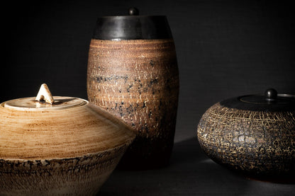 Pottery Wheel Urn for Ashes "Superious" - Large | Black matte | Ceramic - Pulvis Art Urns