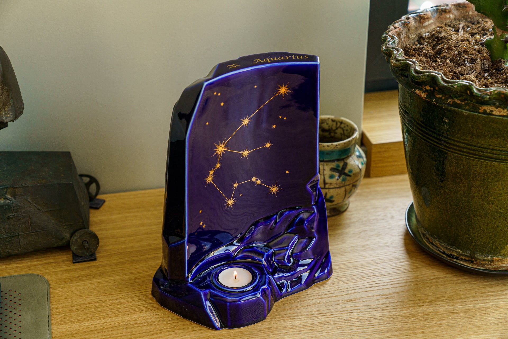 Zodiac Urn for Ashes "Aquarius" - Large | Star Sign Urn - Pulvis Art Urns