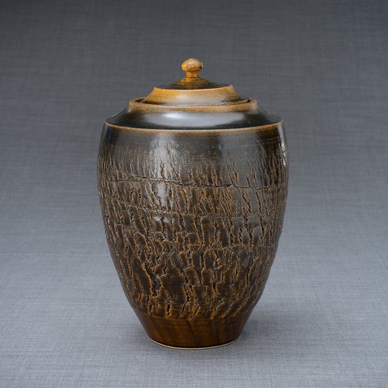 Pottery Wheel Urn for Ashes "Honoris" - Large | Rusty Brown | Ceramic - Pulvis Art Urns