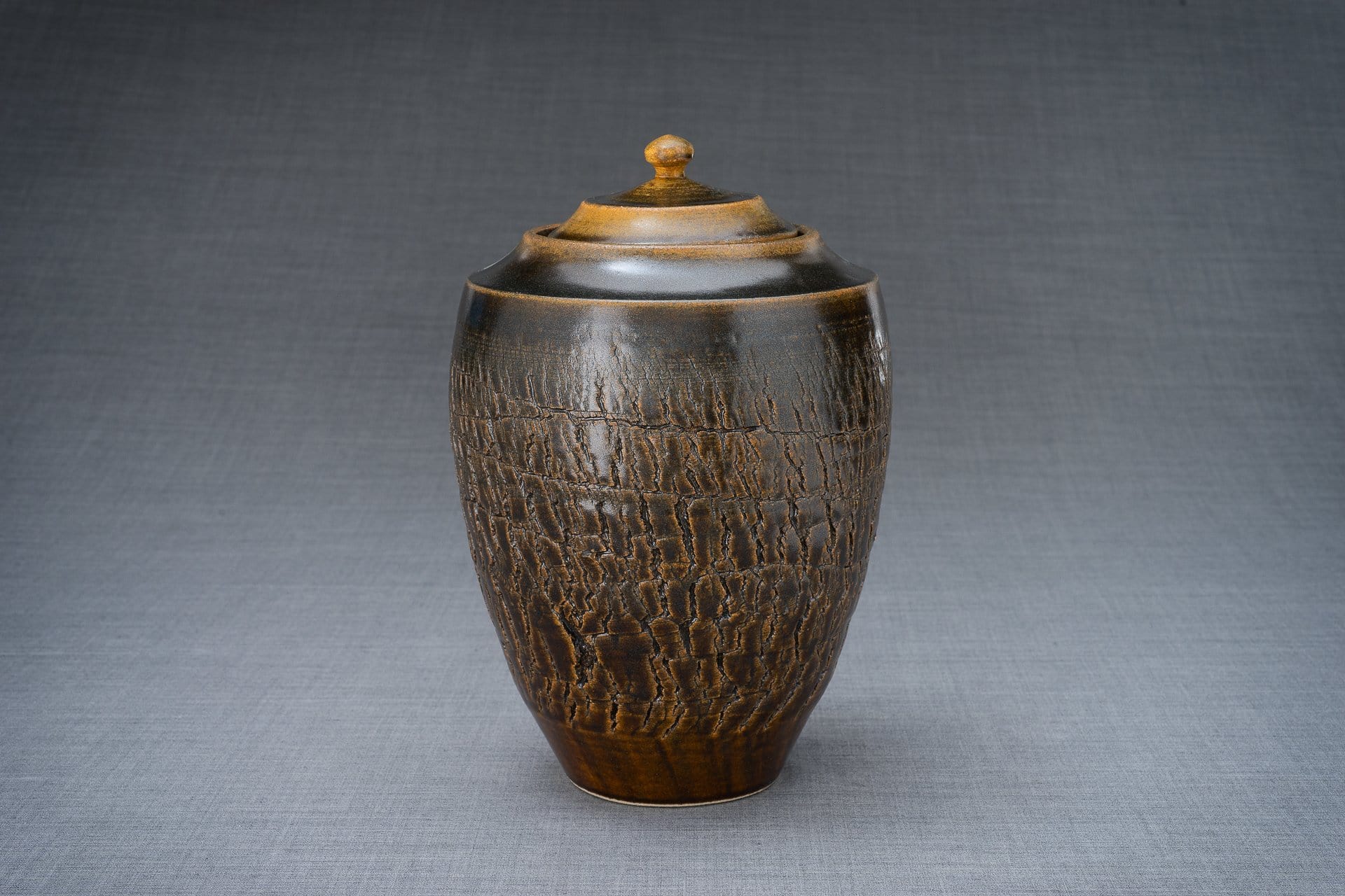 Pottery Wheel Urn for Ashes "Honoris" - Large | Rusty Brown | Ceramic - Pulvis Art Urns