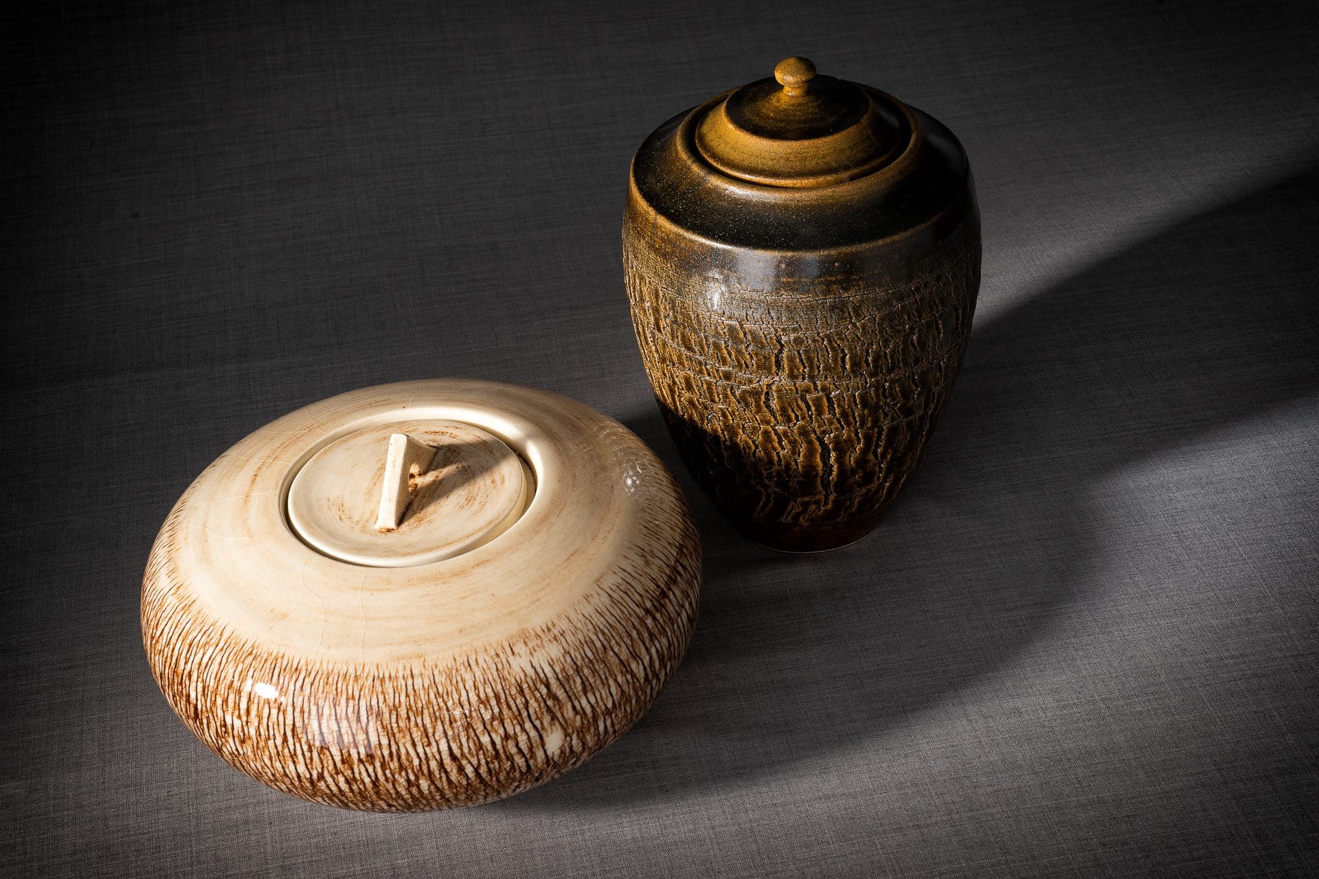 Pottery Wheel Urn for Ashes "Honoris" - Large | Rusty Brown | Ceramic - Pulvis Art Urns