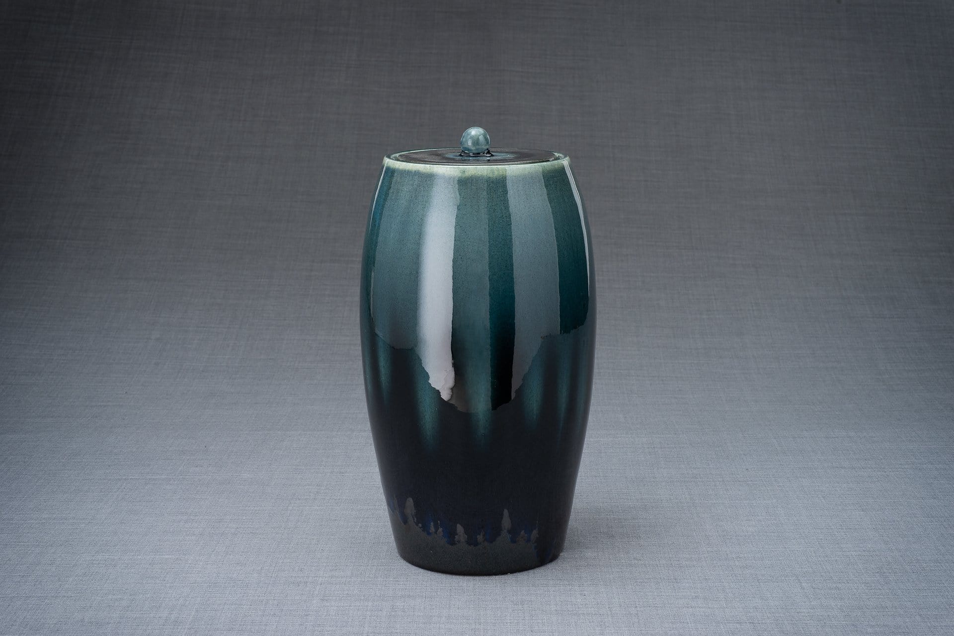 Pottery Wheel Urn for Ashes "Memory" - Large | Green blend | Ceramic - Pulvis Art Urns