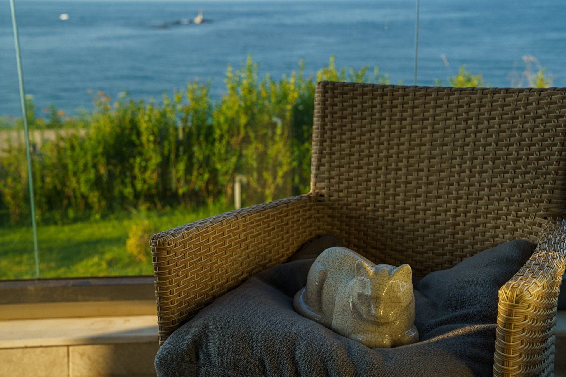 Cat Cremation Urn for Ashes - Craquelure | Ceramic | Handmade Pet Urn - Pulvis Art Urns