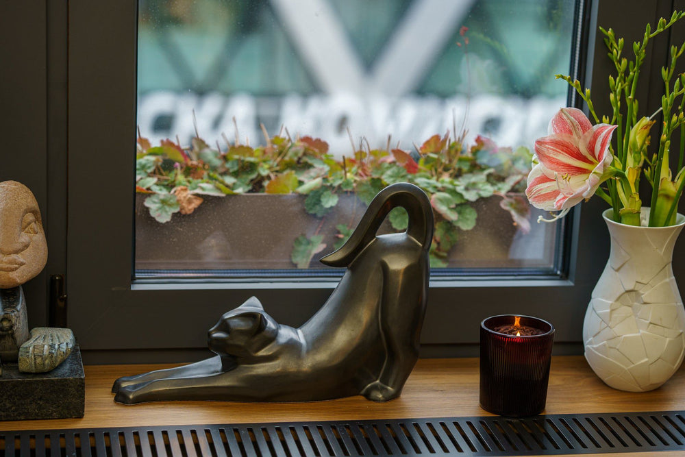 Cat Cremation Urn For Ashes "Grace" - Dark Matte | Ceramic