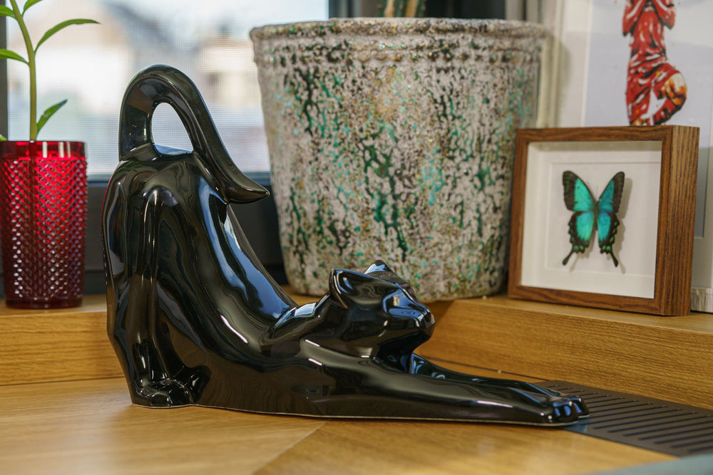 Pulvis Art Urns Pet Urn Cat Cremation Urn For Ashes "Grace" - Lamp Black | Ceramic