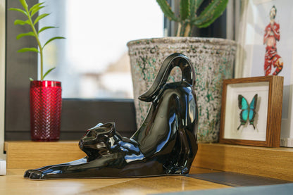 Cat Cremation Urn For Ashes "Grace" - Lamp Black | Ceramic Pet Urn - Pulvis Art Urns