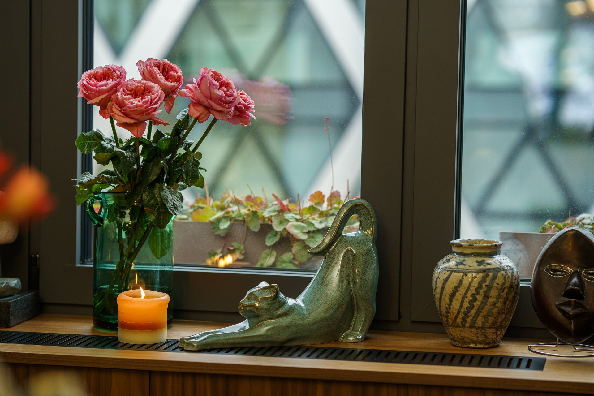 Cat Cremation Urn For Ashes "Grace" - Oily Green Melange | Ceramic Pet Urn - Pulvis Art Urns