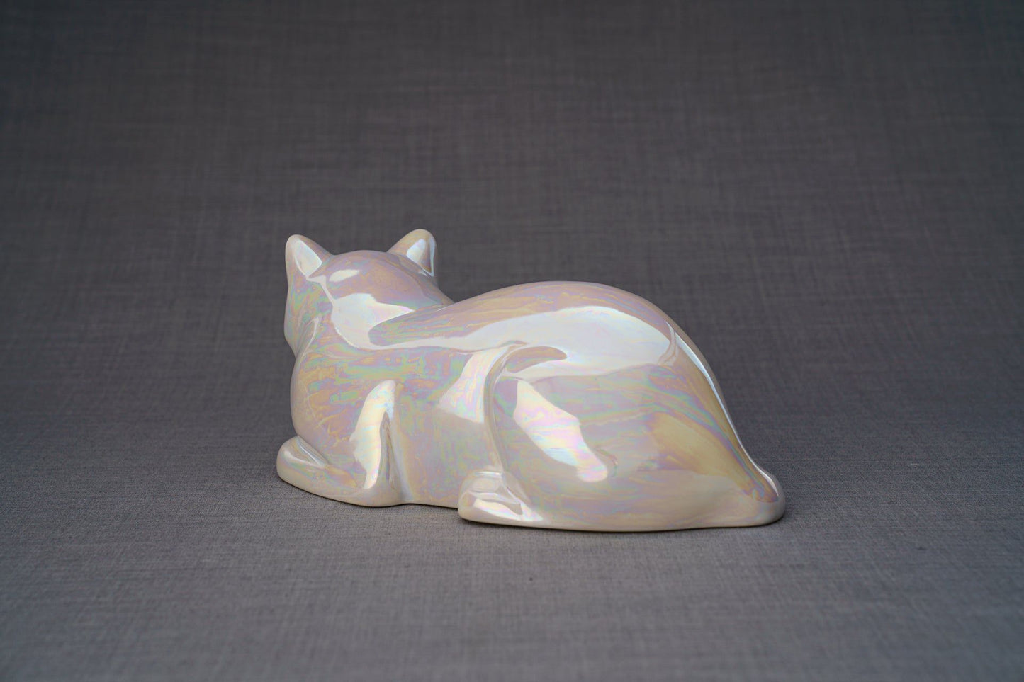 
                  
                    Pulvis Art Urns Pet Urn Cat Cremation Urn for Ashes - Pearly White | Ceramic | Handmade
                  
                