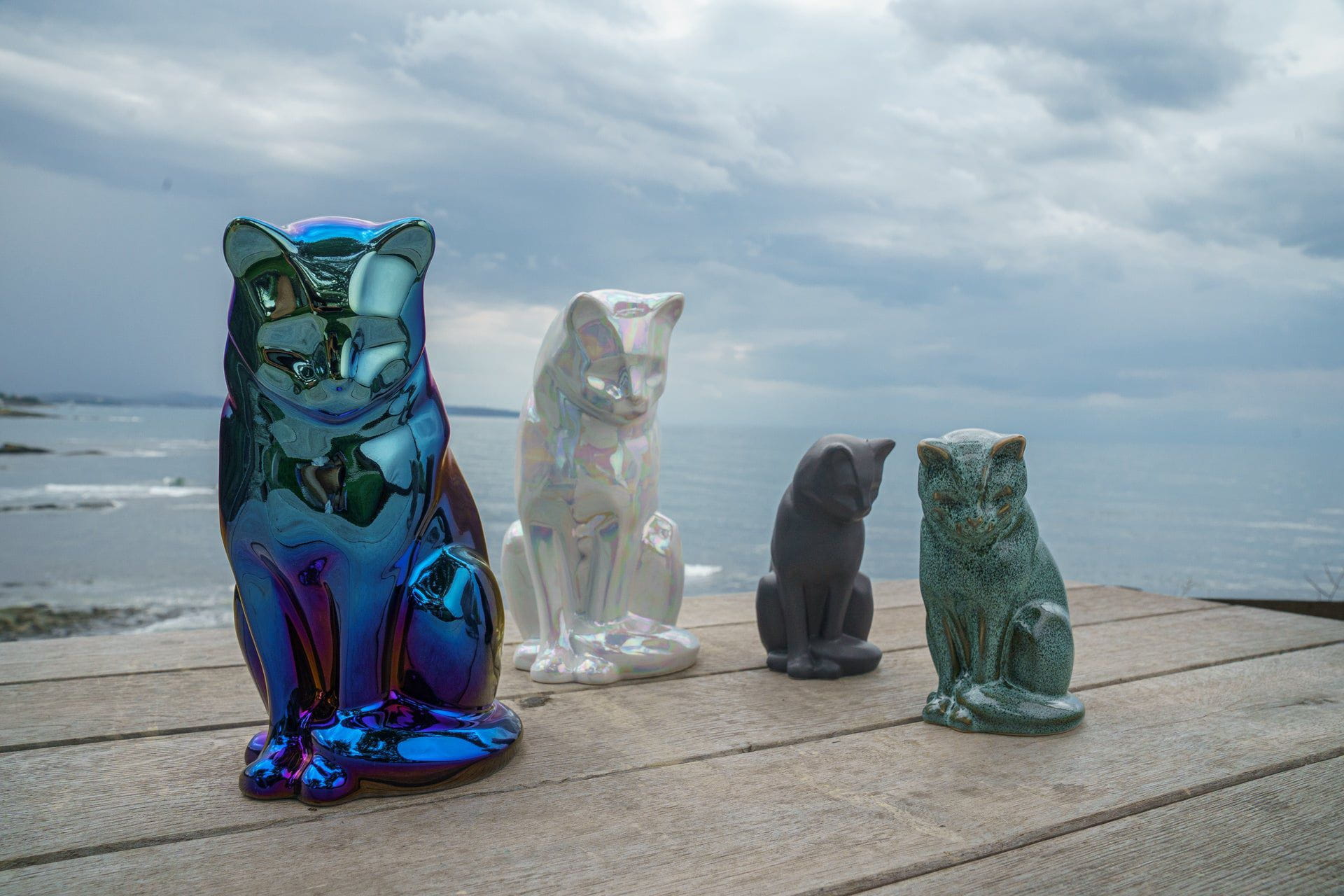 Mini Pet Urn for Ashes Neko - Dark Matte | Ceramic | Handmade Cat Urn - Pulvis Art Urns