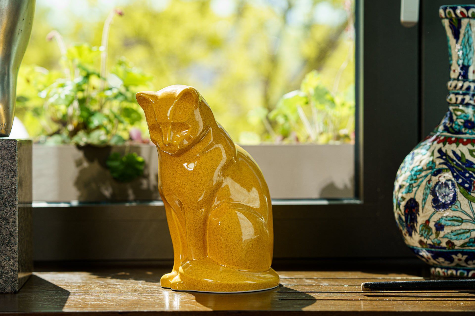 Neko Pet Urn for Ashes - Amber Yellow | Ceramic | Handmade Cat Urn - Pulvis Art Urns