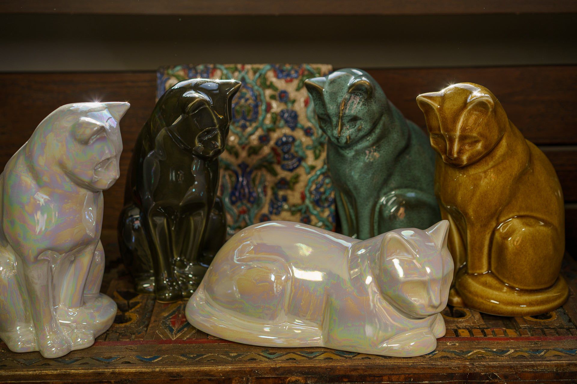 Neko Pet Urn for Ashes - Craquelure | Ceramic | Handmade Cat Urn - Pulvis Art Urns