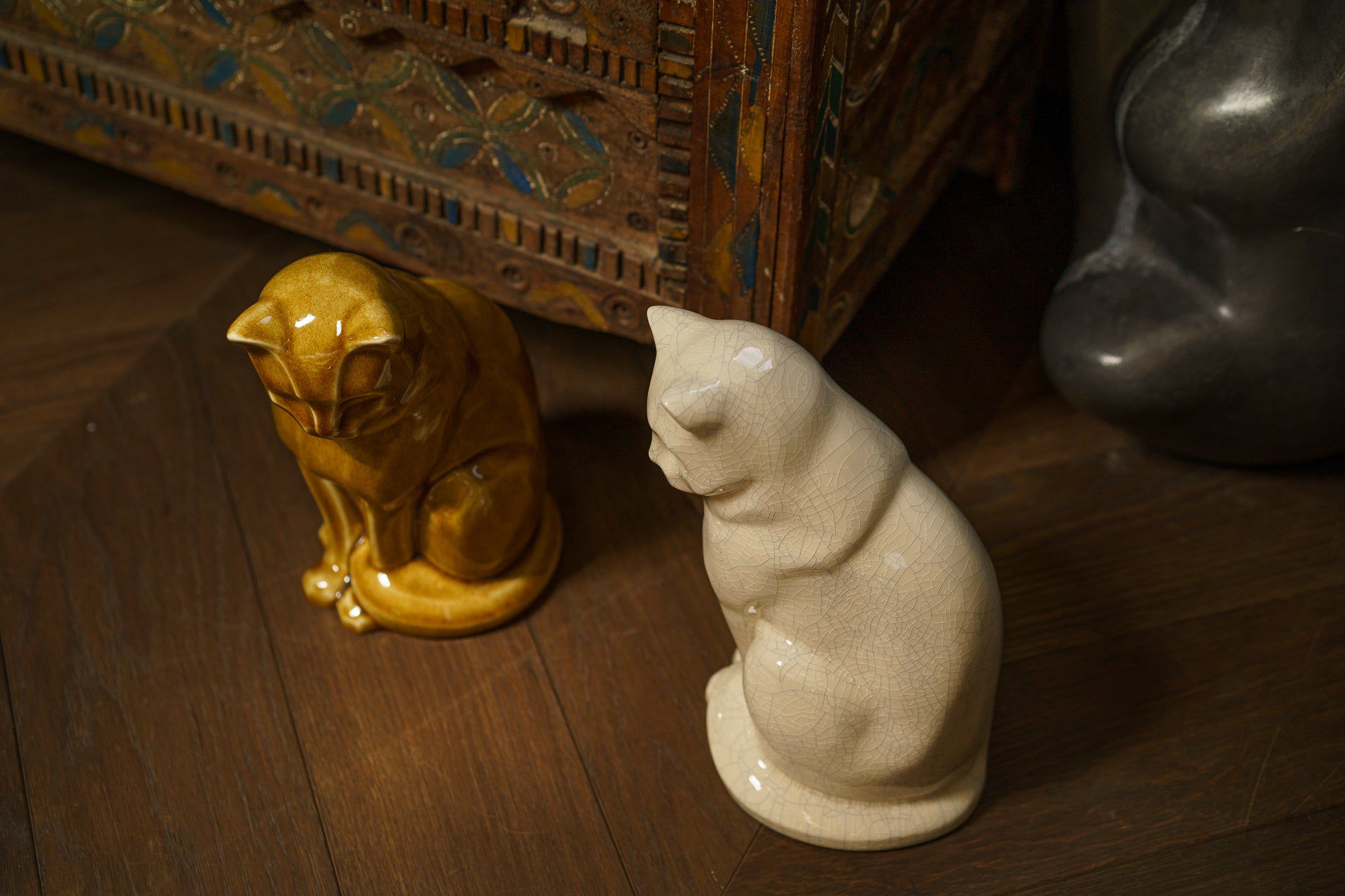 Neko Pet Urn for Ashes - Craquelure | Ceramic | Handmade Cat Urn - Pulvis Art Urns