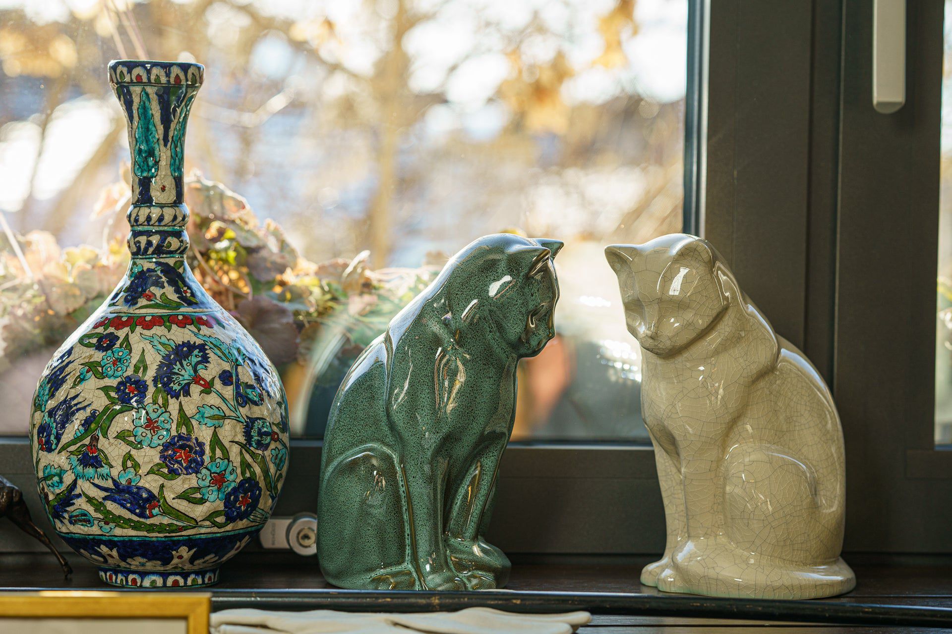 Neko Pet Urn for Ashes - Craquelure | Ceramic | Handmade Cat Urn - Pulvis Art Urns