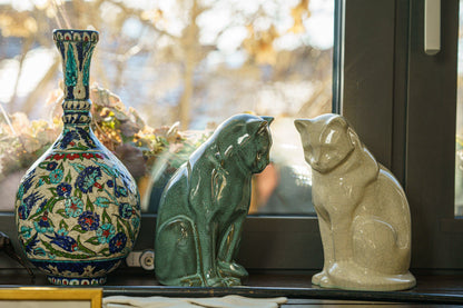Neko Pet Urn for Ashes - Craquelure | Ceramic | Handmade Cat Urn - Pulvis Art Urns