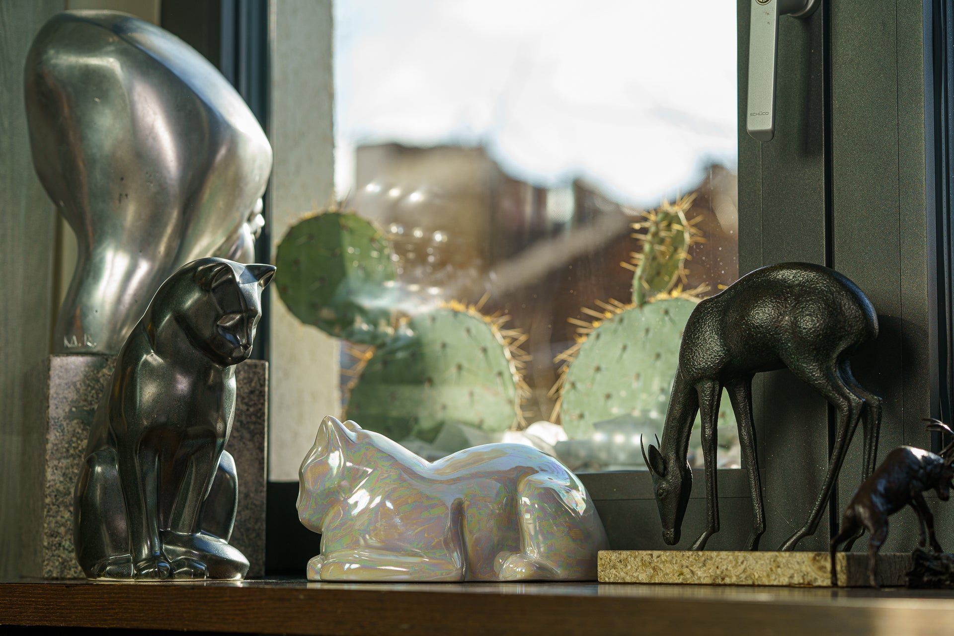 Neko Pet Urn for Ashes - Dark Matte | Ceramic | Handmade Cat Urn - Pulvis Art Urns