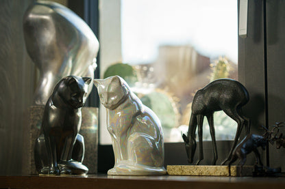 Neko Pet Urn for Ashes - Dark Matte | Ceramic | Handmade Cat Urn - Pulvis Art Urns