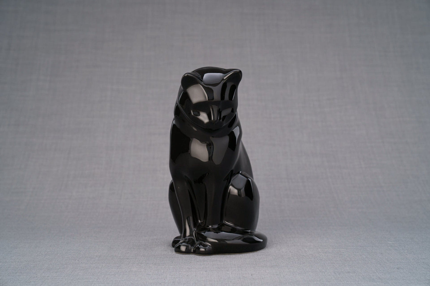 
                  
                    Pulvis Art Urns Pet Urn Neko Pet Urn for Ashes - Lamp Black | Ceramic | Handmade
                  
                