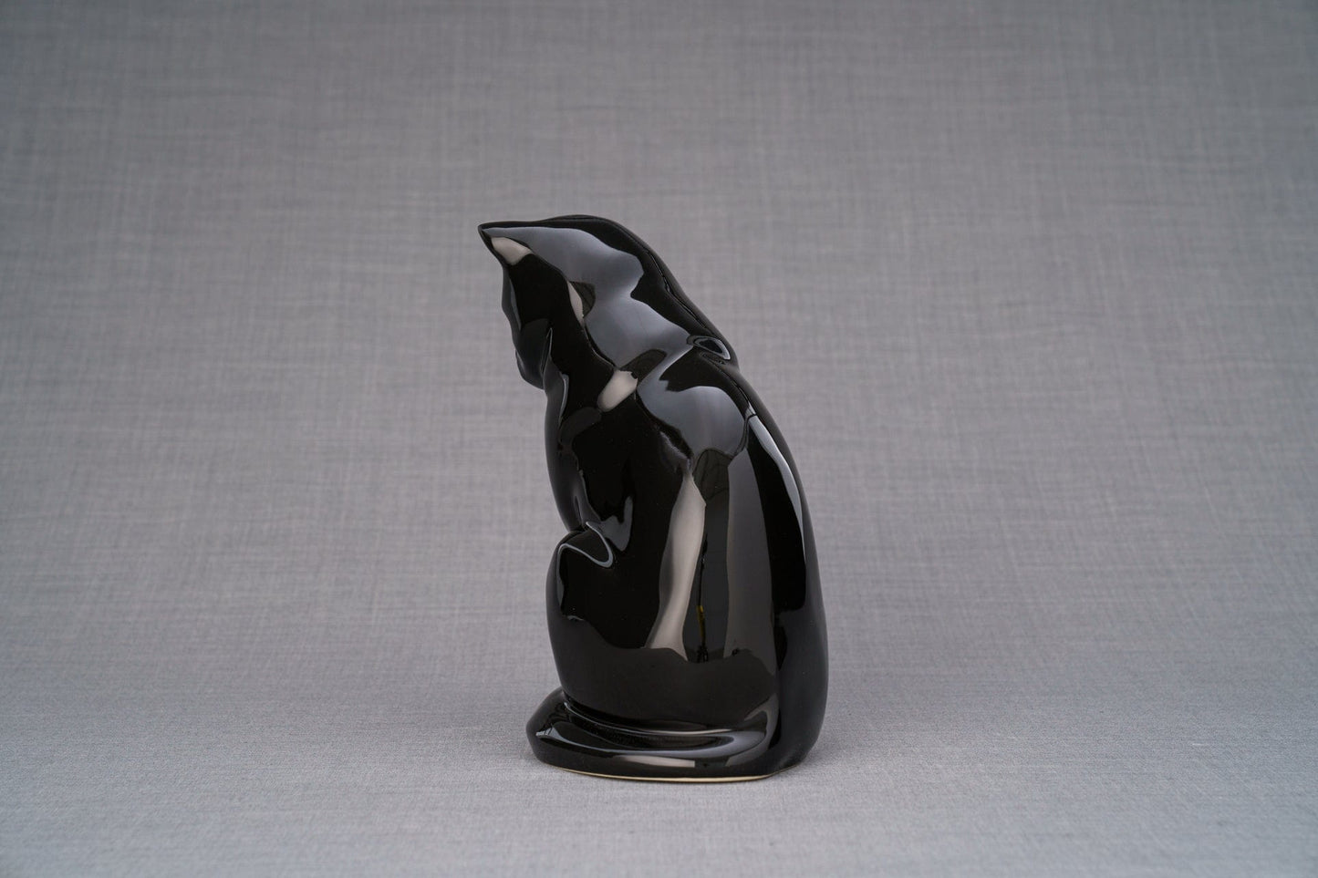 
                  
                    Pulvis Art Urns Pet Urn Neko Pet Urn for Ashes - Lamp Black | Ceramic | Handmade
                  
                